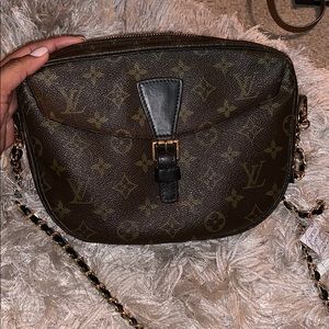 Louis Vuitton jeune crossbody